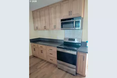 2004 SE Ash St, Portland, OR 97214 - Photo 9