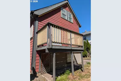 2004 SE Ash St, Portland, OR 97214 - Photo 3