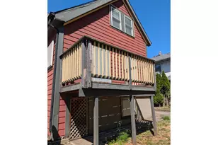2004 SE Ash St, Portland, OR 97214 - Photo 3