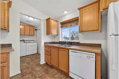 2410 Colorado Ave, Baker City, OR 97814 - Photo 5