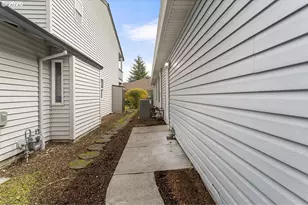 15638 NE Russell Pl, Portland, OR 97230 - Photo 37