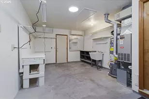 15638 NE Russell Pl, Portland, OR 97230 - Photo 39