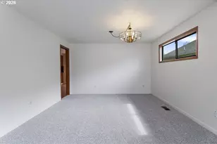 15638 NE Russell Pl, Portland, OR 97230 - Photo 9