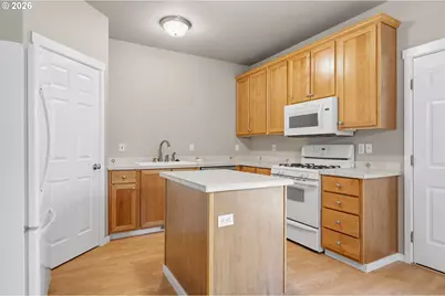 403 NE Suttle Rd, Portland, OR 97211 - Photo 11