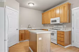 403 NE Suttle Rd, Portland, OR 97211 - Photo 11