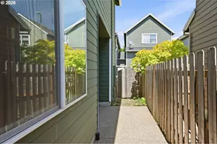 403 NE Suttle Rd, Portland, OR 97211 - Photo 27