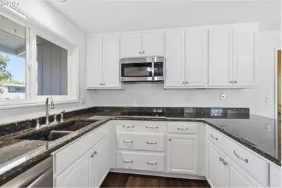 2800 Dahlia Ln, Eugene, OR 97404 - Photo 11