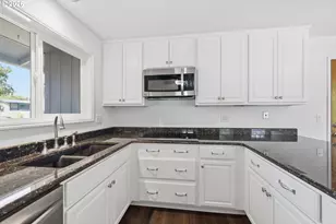 2800 Dahlia Ln, Eugene, OR 97404 - Photo 11