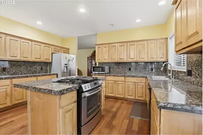 3718 SE 127th Pl, Portland, OR 97236 - Photo 13