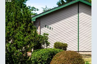 2221 NW Doral St, McMinnville, OR 97128 - Photo 5
