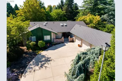 2221 NW Doral St, McMinnville, OR 97128 - Photo 3