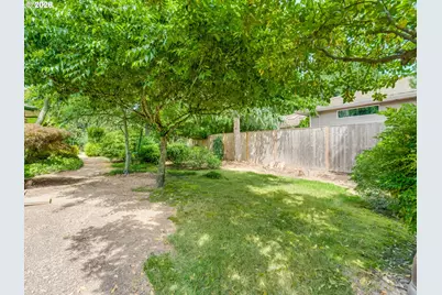 2221 NW Doral St, McMinnville, OR 97128 - Photo 37