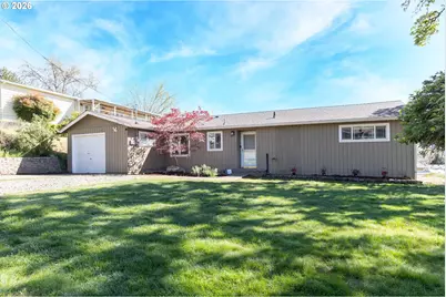 757 NE Clover Ave, Roseburg, OR 97470 - Photo 1