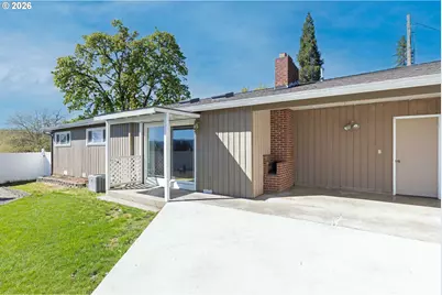 757 NE Clover Ave, Roseburg, OR 97470 - Photo 23