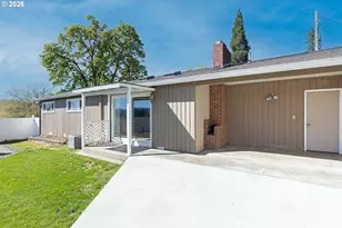 757 NE Clover Ave, Roseburg, OR 97470 - Photo 23