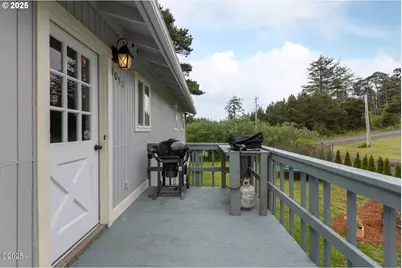 1051 NW Art St, Seal Rock, OR 97376 - Photo 5