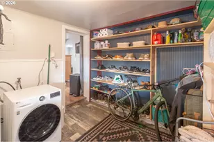 370 S 38th St, Springfield, OR 97478 - Photo 13