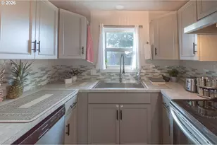 370 S 38th St, Springfield, OR 97478 - Photo 11