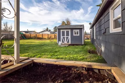 370 S 38th St, Springfield, OR 97478 - Photo 19