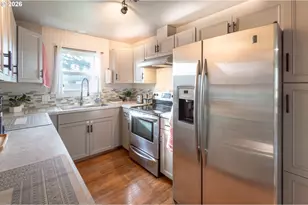 370 S 38th St, Springfield, OR 97478 - Photo 9