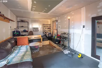 370 S 38th St, Springfield, OR 97478 - Photo 21