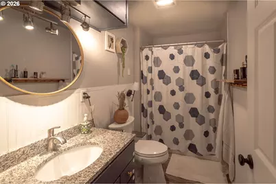 370 S 38th St, Springfield, OR 97478 - Photo 17