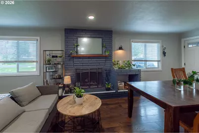 370 S 38th St, Springfield, OR 97478 - Photo 5