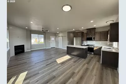 126 Coles Valley St, Sutherlin, OR 97479 - Photo 5