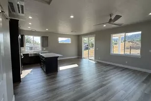 126 Coles Vly St, Sutherlin, OR 97479 - Photo 3