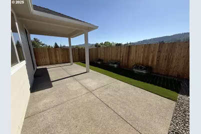 126 Coles Valley St, Sutherlin, OR 97479 - Photo 31