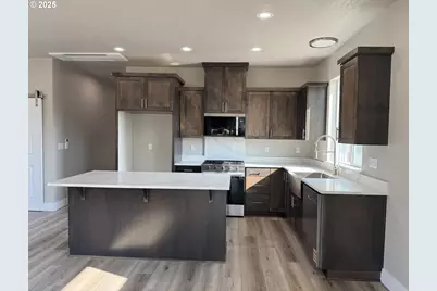 126 Coles Valley St, Sutherlin, OR 97479 - Photo 7