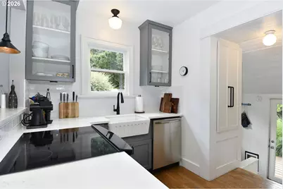 4406 SW Lobelia St, Portland, OR 97219 - Photo 9