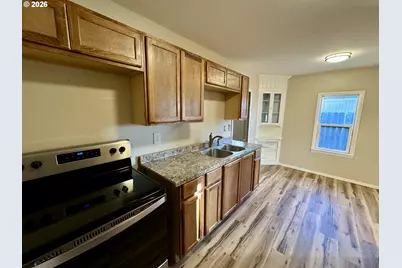 506 W Clark St, Medford, OR 97501 - Photo 9