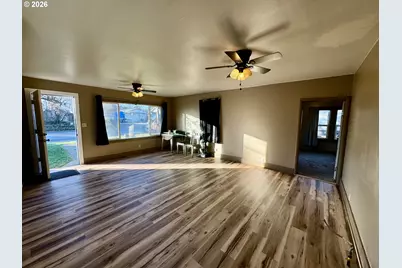 506 W Clark St, Medford, OR 97501 - Photo 5