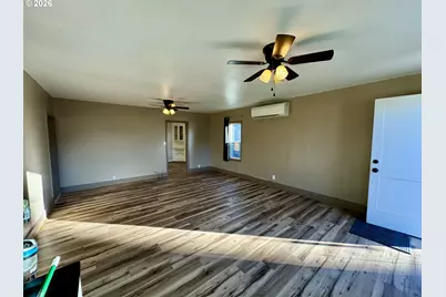 506 W Clark St, Medford, OR 97501 - Photo 7