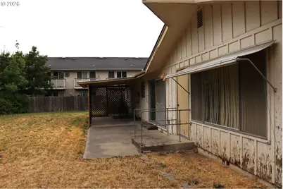 711 SW Rogue River Ave, Grants Pass, OR 97526 - Photo 9