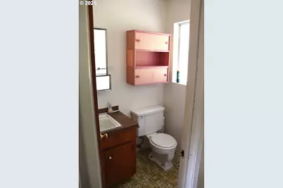 711 SW Rogue River Ave, Grants Pass, OR 97526 - Photo 15