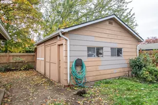 240 S 7th St, Lebanon, OR 97355 - Photo 27