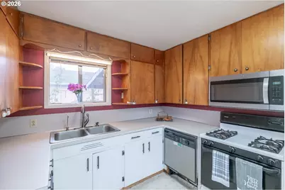 240 S 7th St, Lebanon, OR 97355 - Photo 17