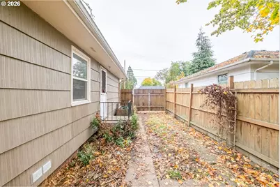 240 S 7th St, Lebanon, OR 97355 - Photo 19