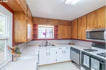 240 S 7th St, Lebanon, OR 97355 - Photo 13