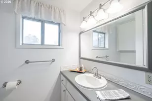 240 S 7th St, Lebanon, OR 97355 - Photo 7