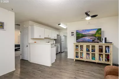 929 E 4th Ave, Riddle, OR 97469 - Photo 3