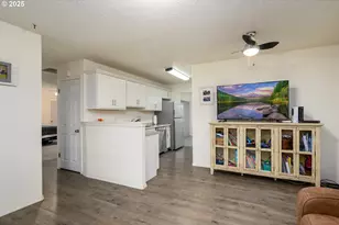 929 E 4th Ave, Riddle, OR 97469 - Photo 3