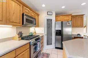 948 28th St, Hood River, OR 97031 - Photo 13