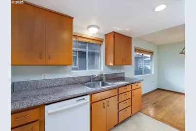 12500 SW Prince Albert St, King City, OR 97224 - Photo 13