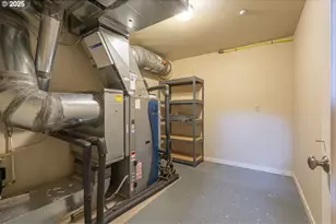 1892 Cousteau Loop SE, Salem, OR 97302 - Photo 33