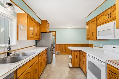 940 Oak Ter, Sweet Home, OR 97386 - Photo 13