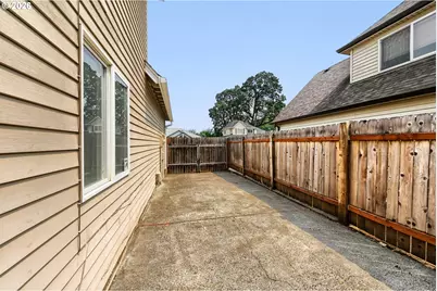 2593 NE Lorie Dr, Hillsboro, OR 97124 - Photo 33