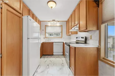 15037 NE Siskiyou Ct, Portland, OR 97230 - Photo 17